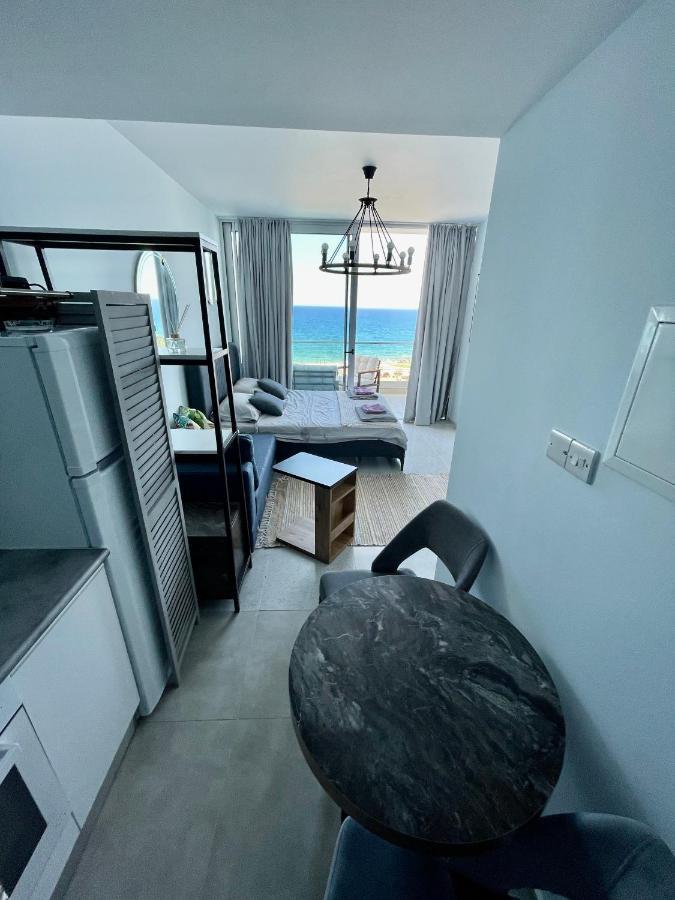 Sea View Suites By The Coast Фамагуста Екстер'єр фото