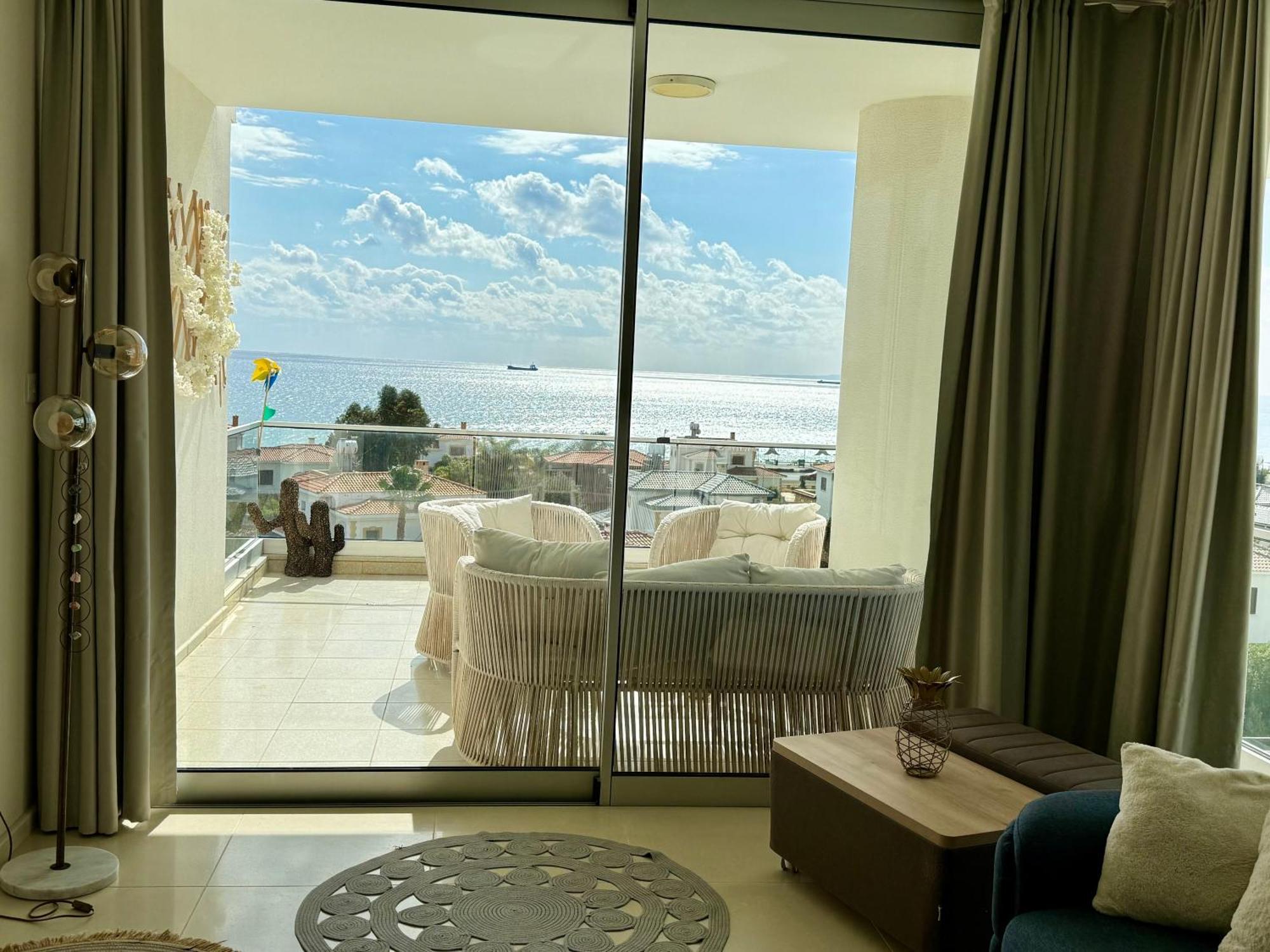 Sea View Suites By The Coast Фамагуста Екстер'єр фото