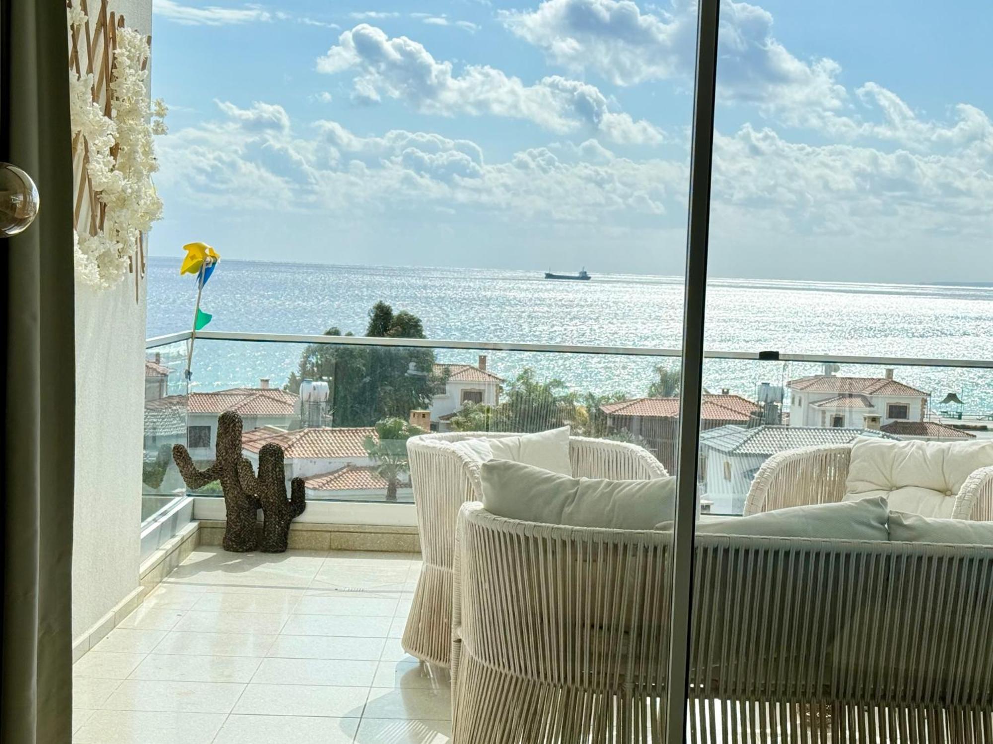 Sea View Suites By The Coast Фамагуста Екстер'єр фото